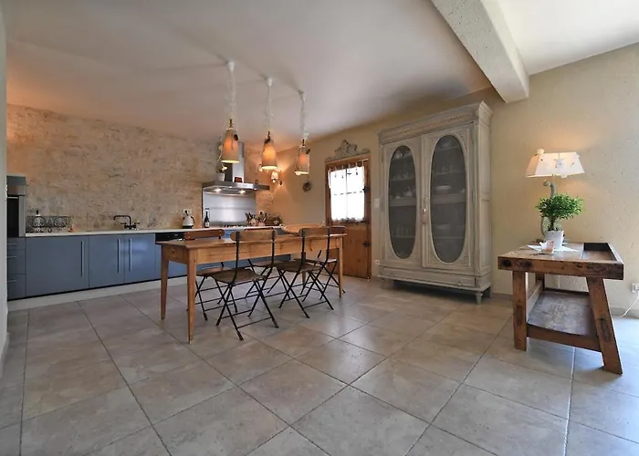 Parentale Proche D'uzes Avec Petit Dejeuner Homestay *